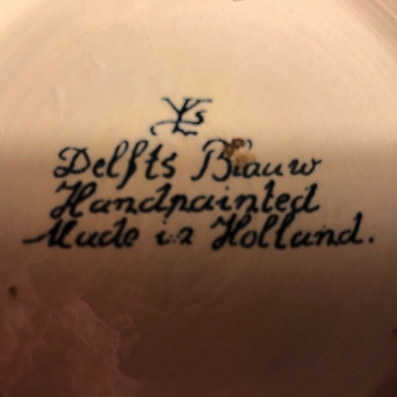 Blauw Delft Crocus Planter  4" Tall by 4.5" Wide - Picture 3 of 3